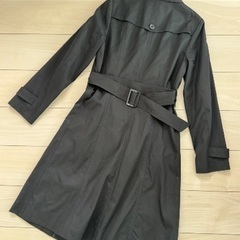 Aylesbury シンプルでエレガントな濃紺トレンチコートの画像