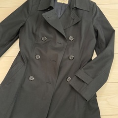 Aylesbury シンプルでエレガントな濃紺トレンチコートの画像