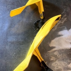 オフロードバイク　ナックルガード黄の画像