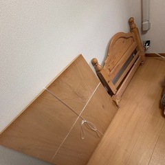 木製シングルベッドフレーム／美品／解体済み／引き取り歓迎の画像