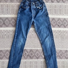 
キッズ　パーカー1着とパンツ2着　150の画像