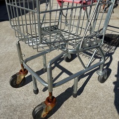 本格的な子供用ショッピングカートの画像