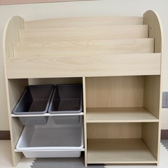 おもちゃ収納棚の画像