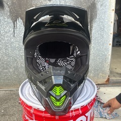 モンスターエナジーエニールオフロードヘルメットの画像