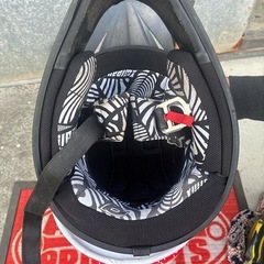 モンスターエナジーエニールオフロードヘルメットの画像