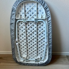 アイロンとアイロン台のセットの画像