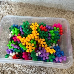 LEGOブロックとフラワーブロック、絵本の画像