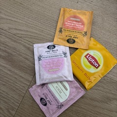 紅茶、梅シロップ、ヌテラ、モンゴルのチョコレートの画像