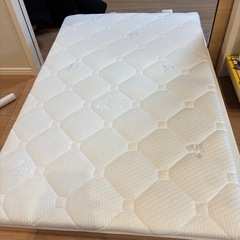 ベビーベッドの画像