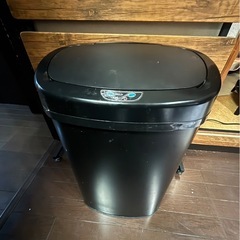 ゴミ箱　自動閉開式の画像