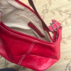赤　かばんの画像
