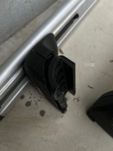 Thule エアロルーフバー（ルーフレール用）