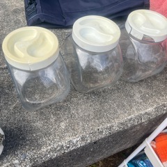 ガラス容器　三つの画像