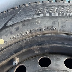 15インチ BRIDGESTONE スタッドレスタイヤの画像