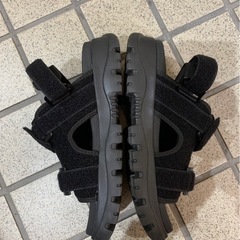 beautiful people ブラックサンダルの画像