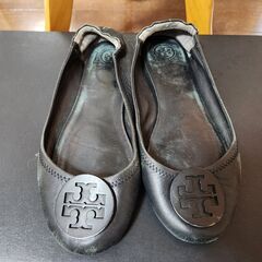 TORY BURCH(トリーバーチ) しなやかなレザー。大きなサイズのフラットシューズ、いかがでしょうか？の画像