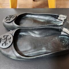 TORY BURCH(トリーバーチ) しなやかなレザー。大きなサイズのフラットシューズ、いかがでしょうか？の画像