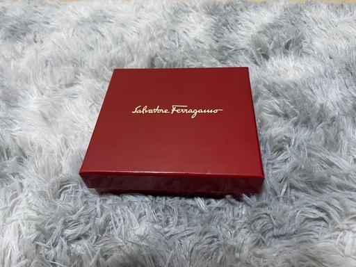 フェラガモ　折りたたみ財布