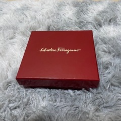 フェラガモ　折りたたみ財布の画像