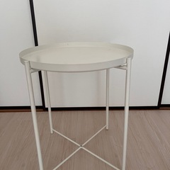 IKEA サイドテーブルの画像