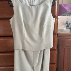 フォーマルスーツ　  ベルト、コサージュ、スーツカバー付きの画像