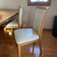 ダイニングテーブル  椅子3脚　レザー仕様の画像