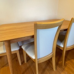 ダイニングテーブル  椅子3脚　レザー仕様の画像
