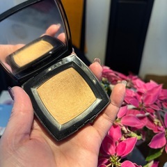 CHANELフェイスパウダー　ラメ入りの画像