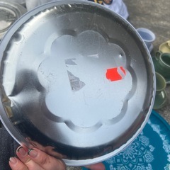 丸いアルミ製のものの画像