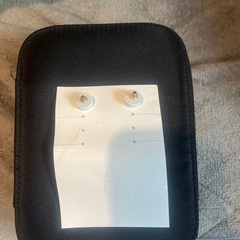 ★未使用　リーフ調ビジューピアス(ゴールド)の画像