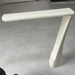【差し上げます】充電式LEDデスクライト
の画像