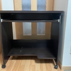 パソコンデスクの画像