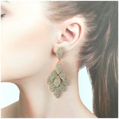 ★未使用　リーフ調ビジューピアス(ゴールド)の画像