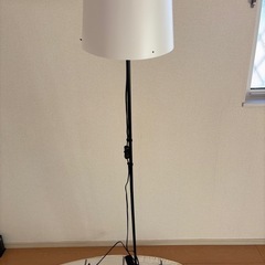 IKEAフロアランプの画像