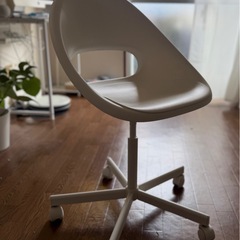 IKEA 回転チェア キャスター付き ホワイトの画像