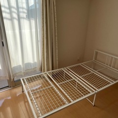 ベッドフレームの画像