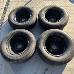 200系ハイエース　テッチンキャップ付きタイヤ売りますの画像