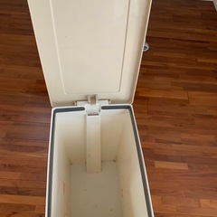 ゴミ箱の画像