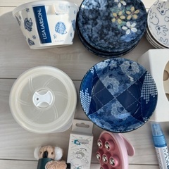 食器、収納ケース5つ、マッサージグッズ、未使用101匹わんちゃんグッズ、マステカッター、除菌ジェルetc…の画像