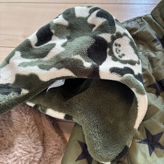 マフラー、ベスト、帽子の画像