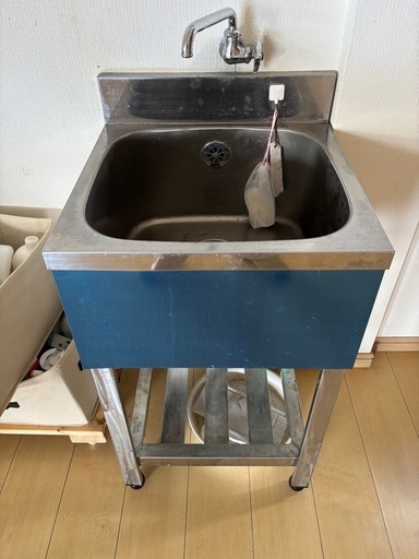 小さいシンク。ステンレス
