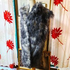 ∴新品未使用、タグ付。定価40,000円。SETAICHIRO(セタイチロウ) たっぷりファーのロングジレ、いかがでしょうか？の画像