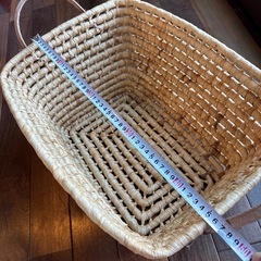 大きめの天然素材のバスケットの画像