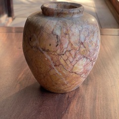 大理石の花瓶の画像