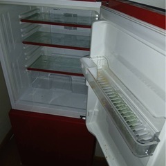 赤い冷蔵庫の画像