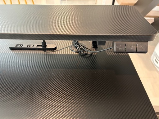 LEDライト付き
ゲーミングデスク