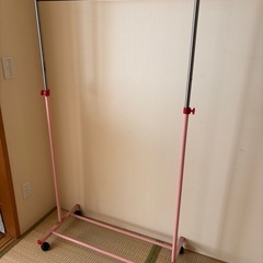 ハンガーラックの画像