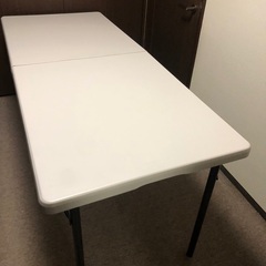 LieeTimeの白テーブル1台〜5台の画像
