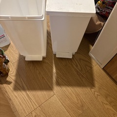 ニトリのペダル式こみばこゴミ箱の画像