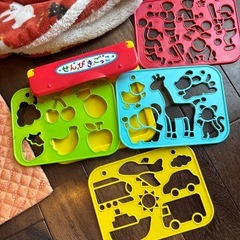 キティちゃんシューズ入れ、新品首巻、おえかきプレートの3点セットの画像